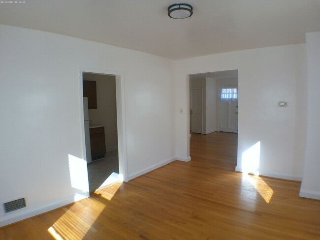 Building Photo - 1317 E Northern Pkwy