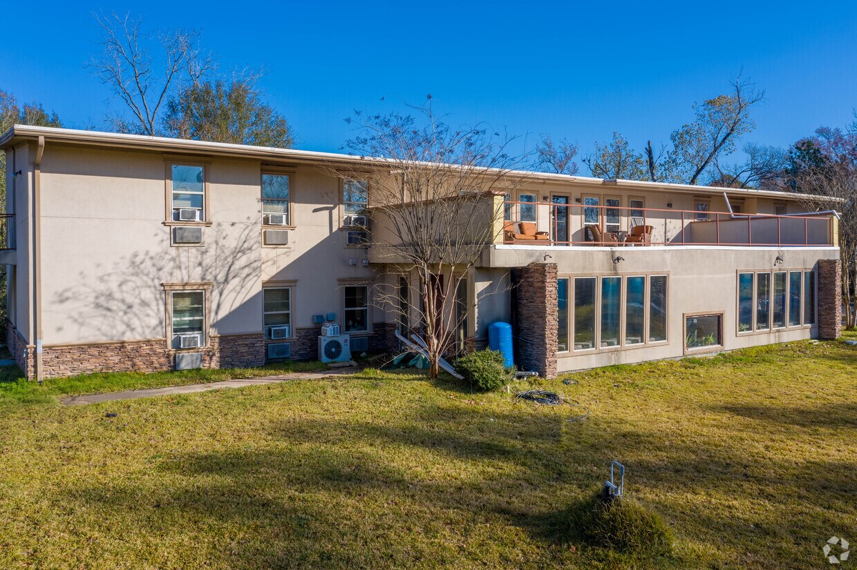 Building Photo - Fuselodge