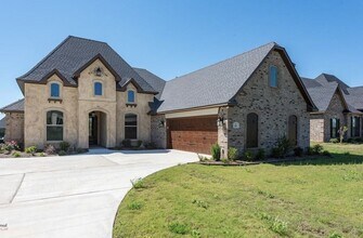 Building Photo - 155 Lori Dr