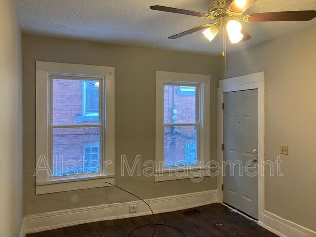 Foto del edificio - 3523 W 58th St