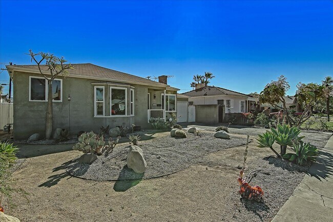 Building Photo - 6538 Farmdale Ave