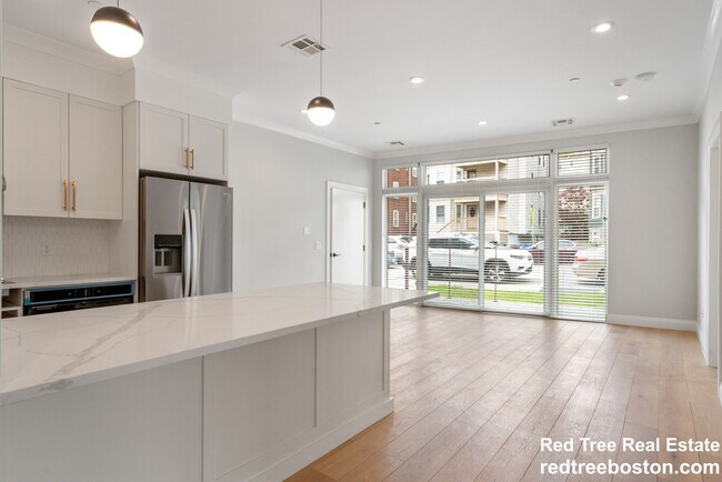 Building Photo - 142 Pleasant St