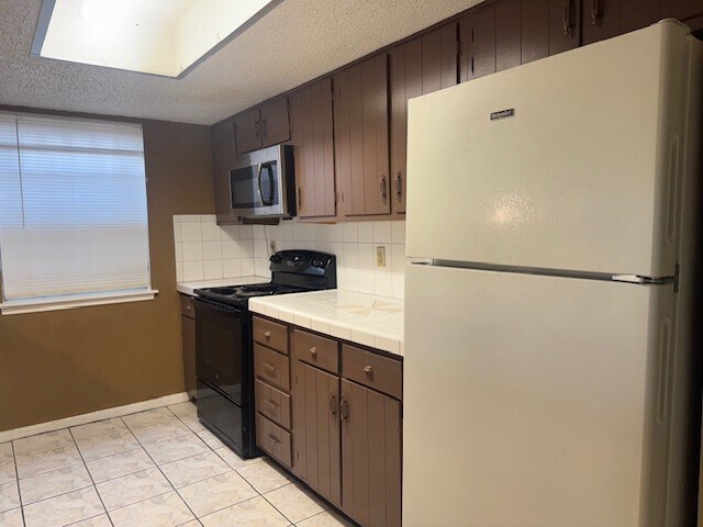 Foto del edificio - 2318 Lemonwood Ln