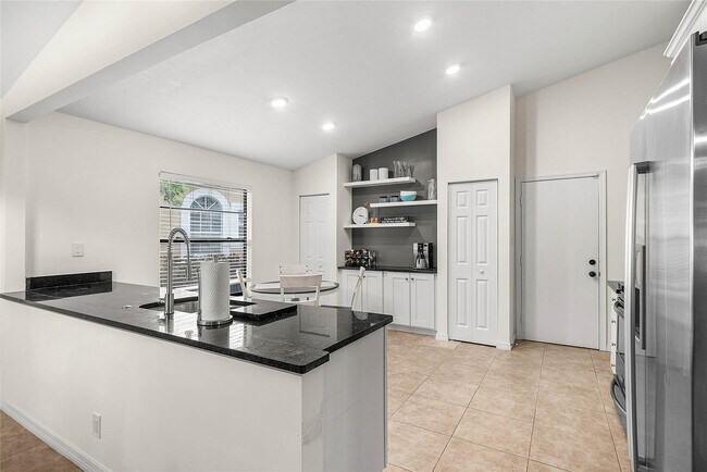 Foto del edificio - 8055 Burlington Ct