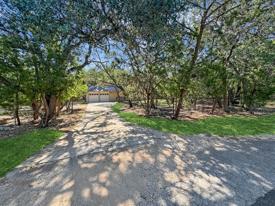 Foto principal - 3 Bed 2 Bath