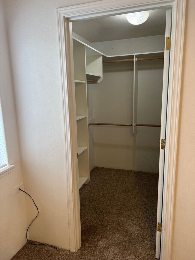 Foto del edificio - Lovely 3 bedroom, 2.5 bath home with laundry, near schools