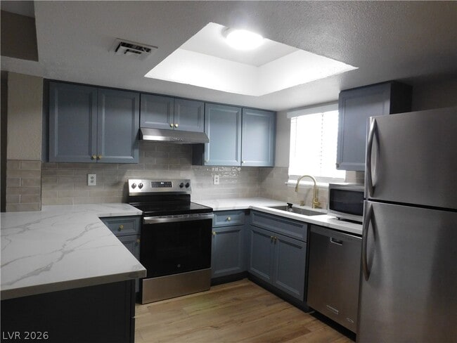 Foto del edificio - 6315 W Washington Ave