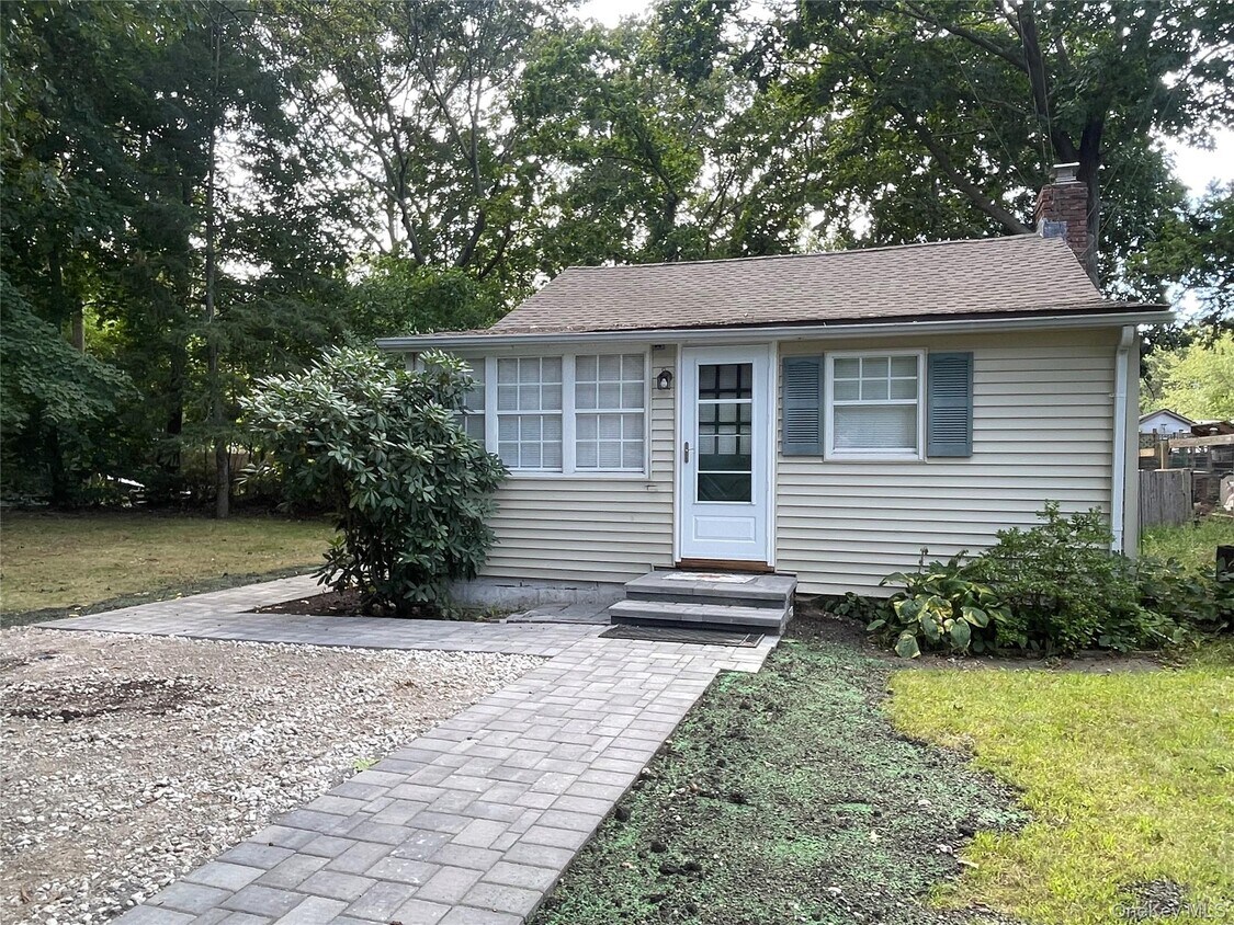 Primary Photo - 47 Flanders Blvd