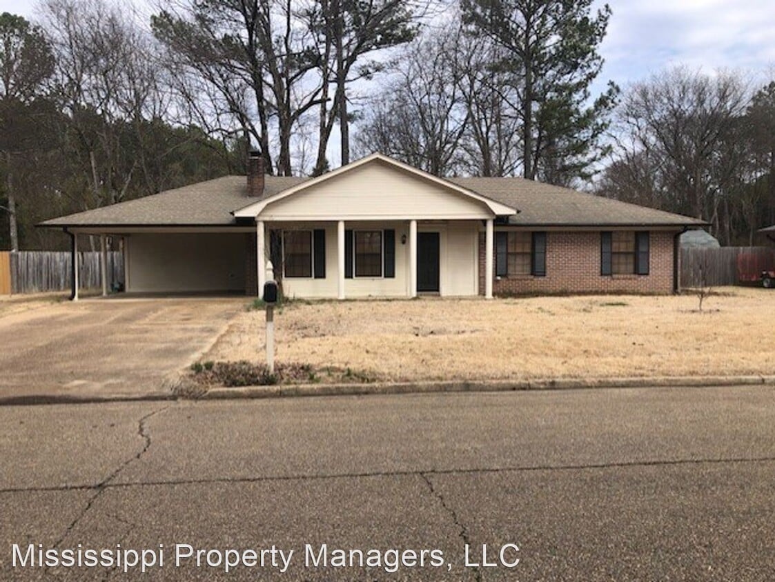 3 br, 2 bath House 2202 Holly Hill Dr House Rental in Tupelo, MS