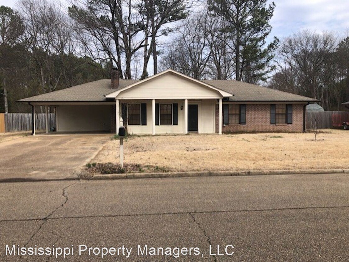 3 br, 2 bath House 2202 Holly Hill Dr House Rental in Tupelo, MS