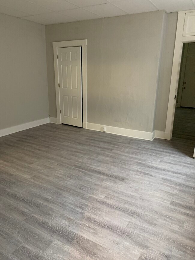 Sala del medio - 4142 Chambers St