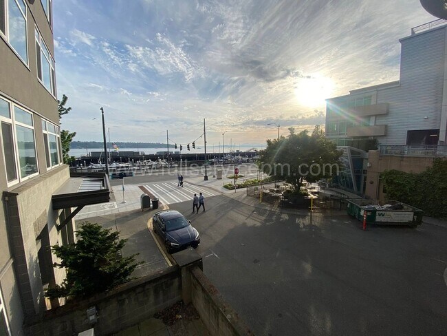Foto del edificio - RARE OPENING at Waterfront Landing – Spacious Waterfront 1BR w/ Private Deck, Views & Direct Pike...