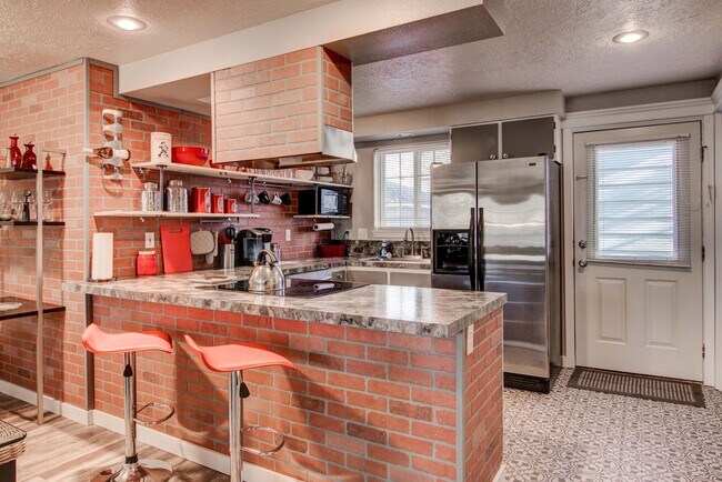 Foto del edificio - 3736 Rose Hill St