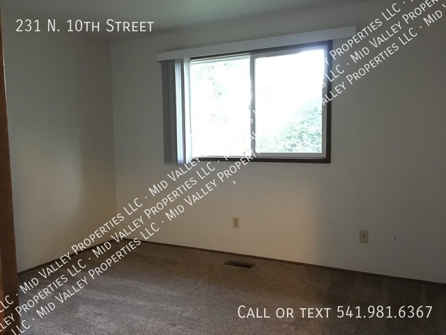 Foto del edificio - 3 Bedroom, 1 Bath Duplex in Philomath