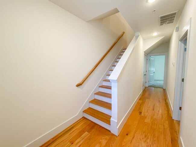 Foto del edificio - 2401 Crawford St