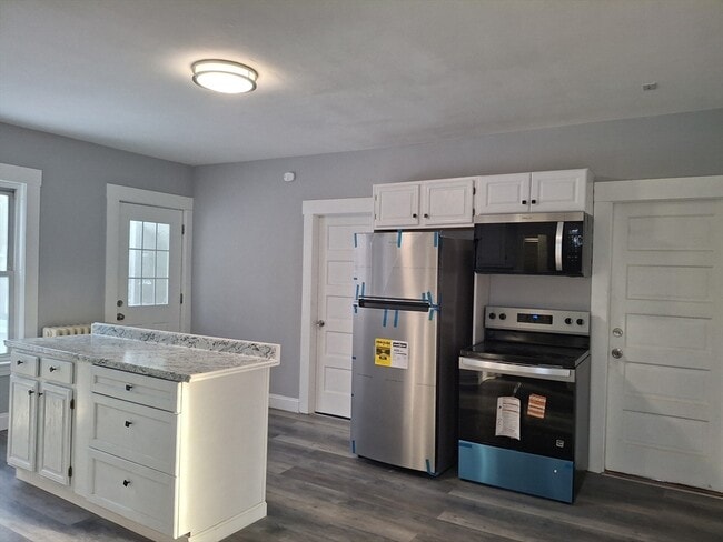 Building Photo - 14 Florence St