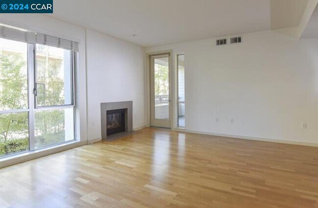 Foto del edificio - 1655 N California Blvd