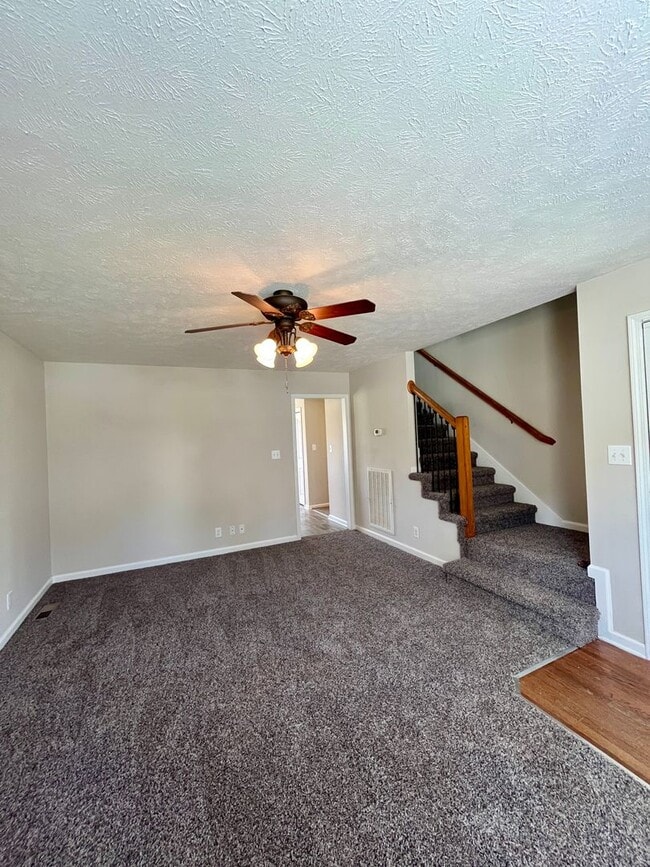 Building Photo - Great Home with Huge Bonus Room!