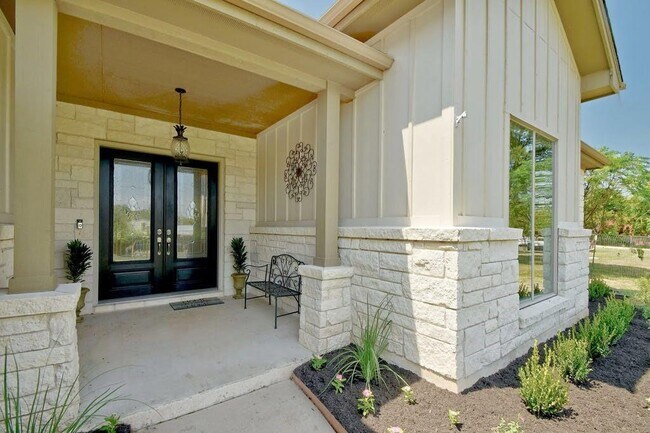 Building Photo - 1006 Lipan Trail