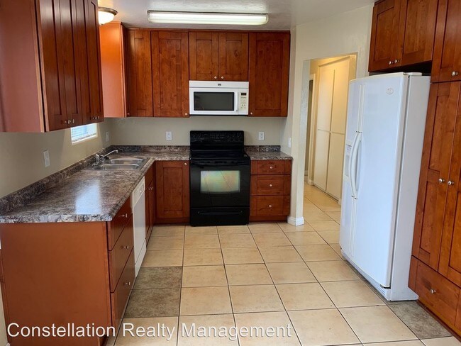 Building Photo - 850 E Washington Ave