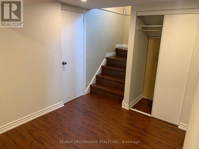 Photo du bâtiment - 70 Seminole Ave