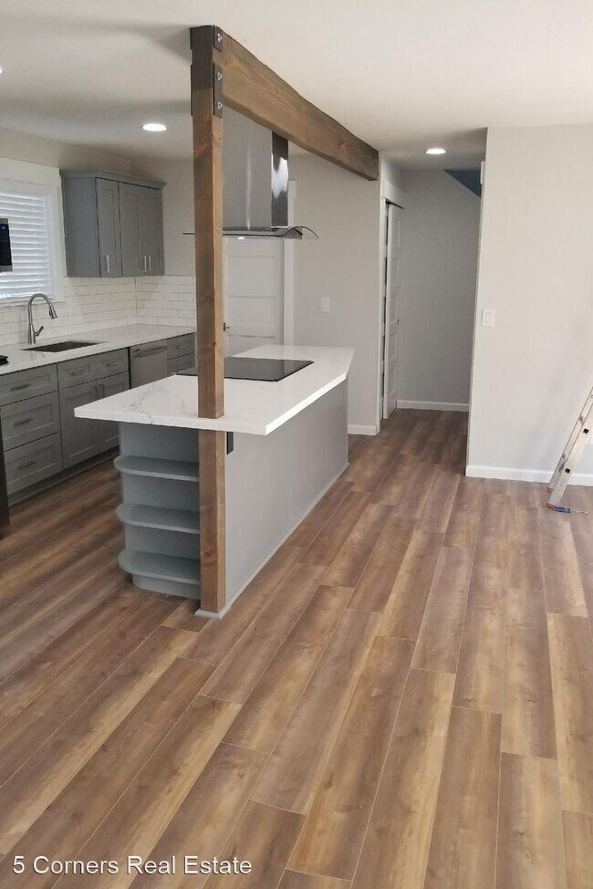 Building Photo - 2 br, 2.5 bath House - 2323 North 113th Place