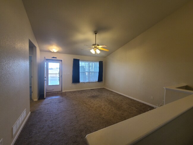 Building Photo - 915 Alta Mae St