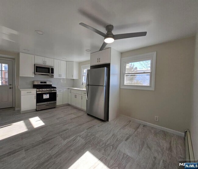 Foto del edificio - 73 Hillcrest Ave