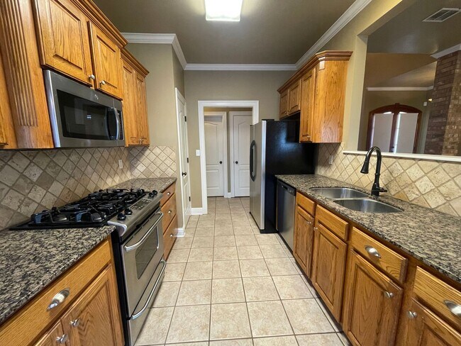Building Photo - 4005 Elizabeth Ln