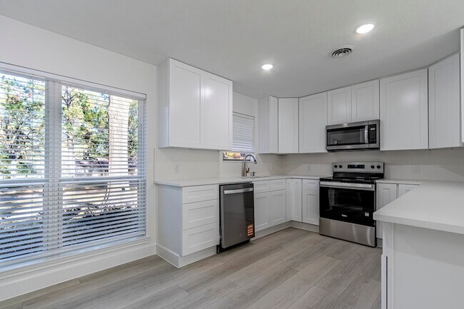 Building Photo - 118 Milliken Dr