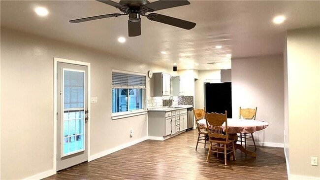 Building Photo - 2508 Peach Tree Ln