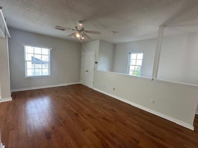 Foto del edificio - Pet Friendly Studio Garage Apartment in No...