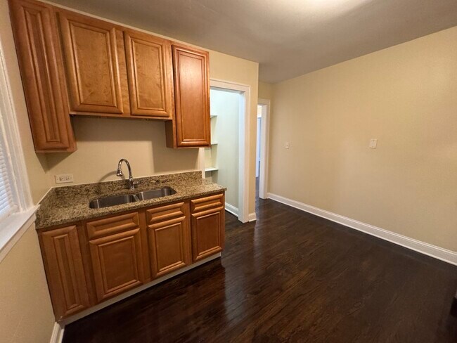 Foto del edificio - 2510 N LeClaire Ave