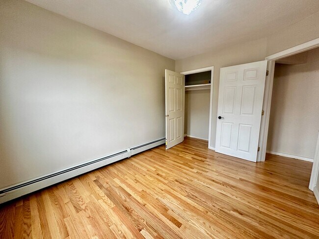 Building Photo - 4 Chesterton St