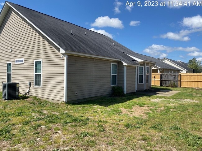 Foto del edificio - 2126 Queen Elizabeth Ln