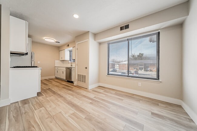 Building Photo - Hallwood Manor Apartments