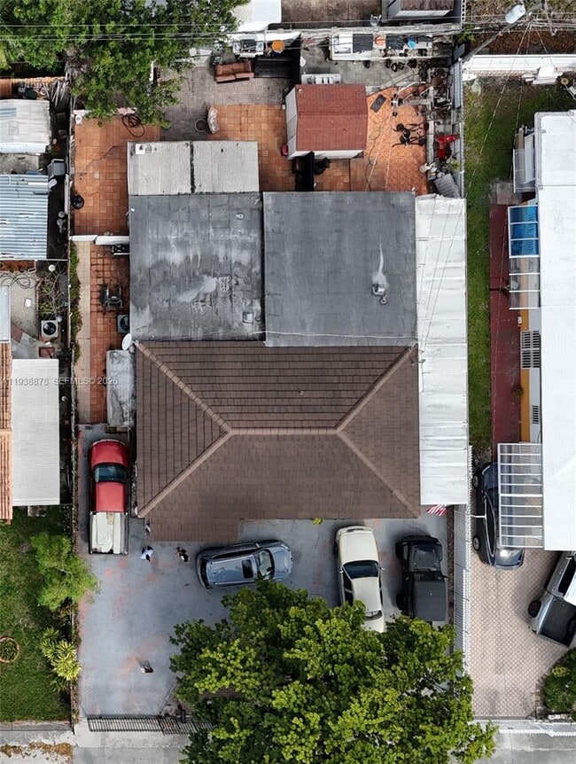 Foto del edificio - 825 E 9th Ln