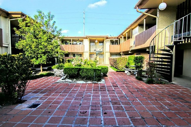 Building Photo - 7714 Renwick Dr