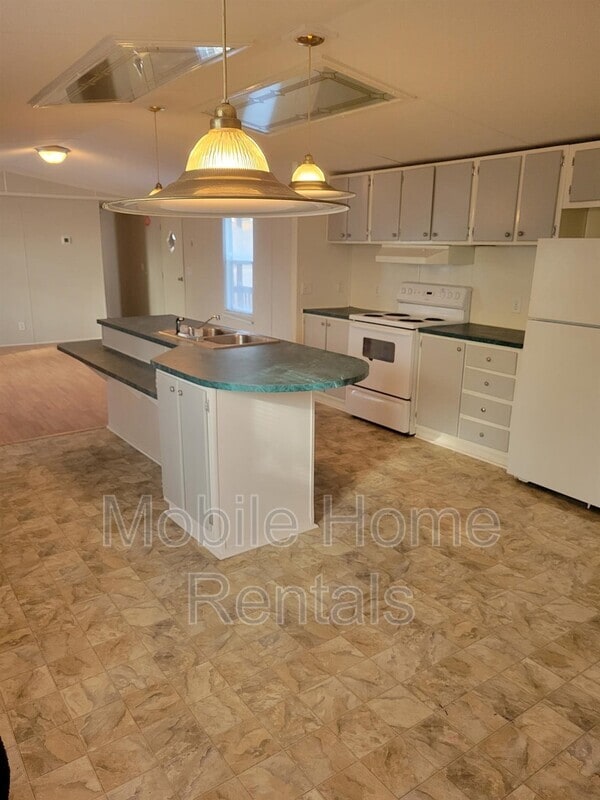Building Photo - 20 Lilly Pond Rd