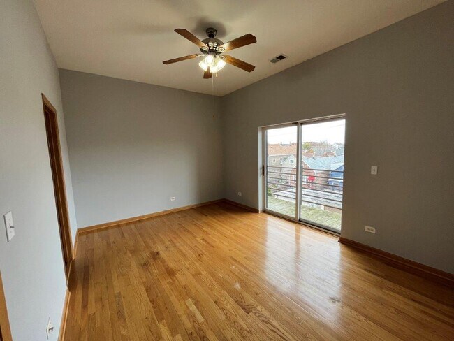 Foto del edificio - 1918 W Cermak Rd