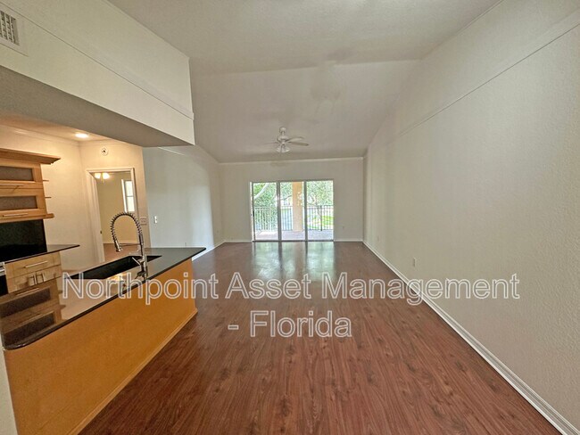 Building Photo - 2400 Centergate Dr