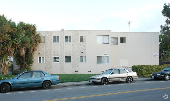 Building Photo - 3499 Agate Dr