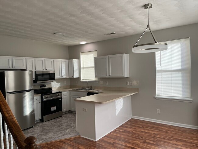 Building Photo - 902 Godwin St