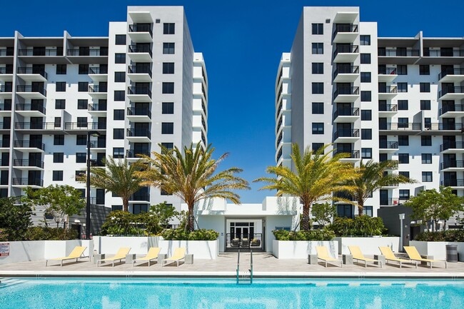 Building Photo - Intown Apartments