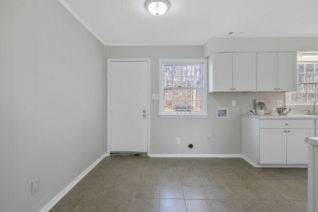 Building Photo - 4202 S Dowfield Dr