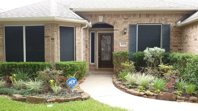Foto del edificio - 4823 Cypress Spring Dr