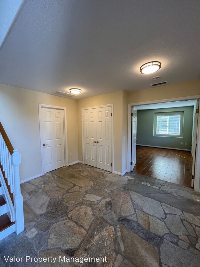 Building Photo - 3 br, 3 bath House - 4009 Pala Mesa Oaks D...