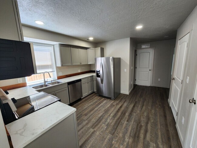 Building Photo - Grover Townhouse