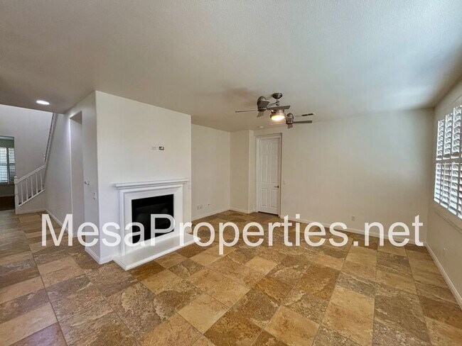 Foto del edificio - 5729 Nutwood Pl