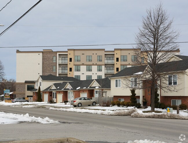Photo du bâtiment - Fairview Condominiums